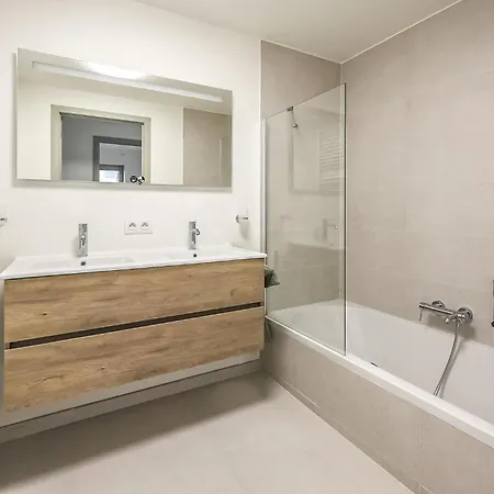 2 Bedroom Cozy In דירה