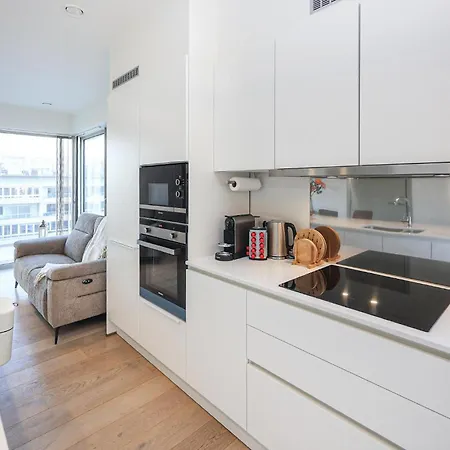 2 Bedroom Cozy In Apartment