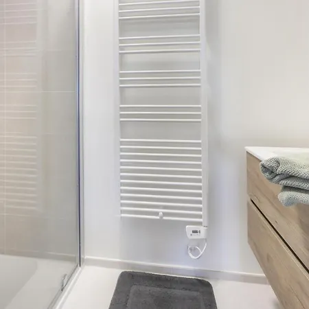 2 Bedroom Cozy In Apartment *